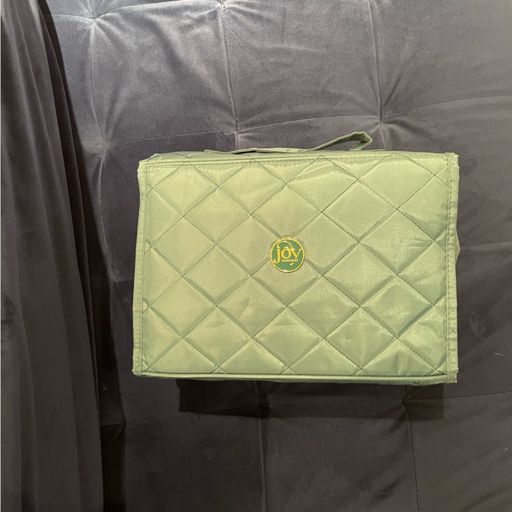 Quilted Roll-up toiletry case